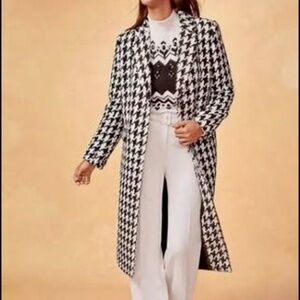 Ann Taylor Premium Houndstooth Coat at throwaway price